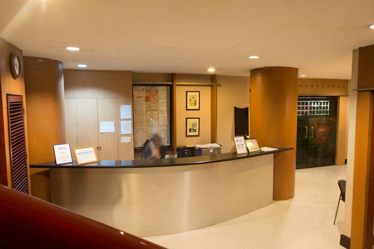 Vista Hotel Recto Manila Exterior foto